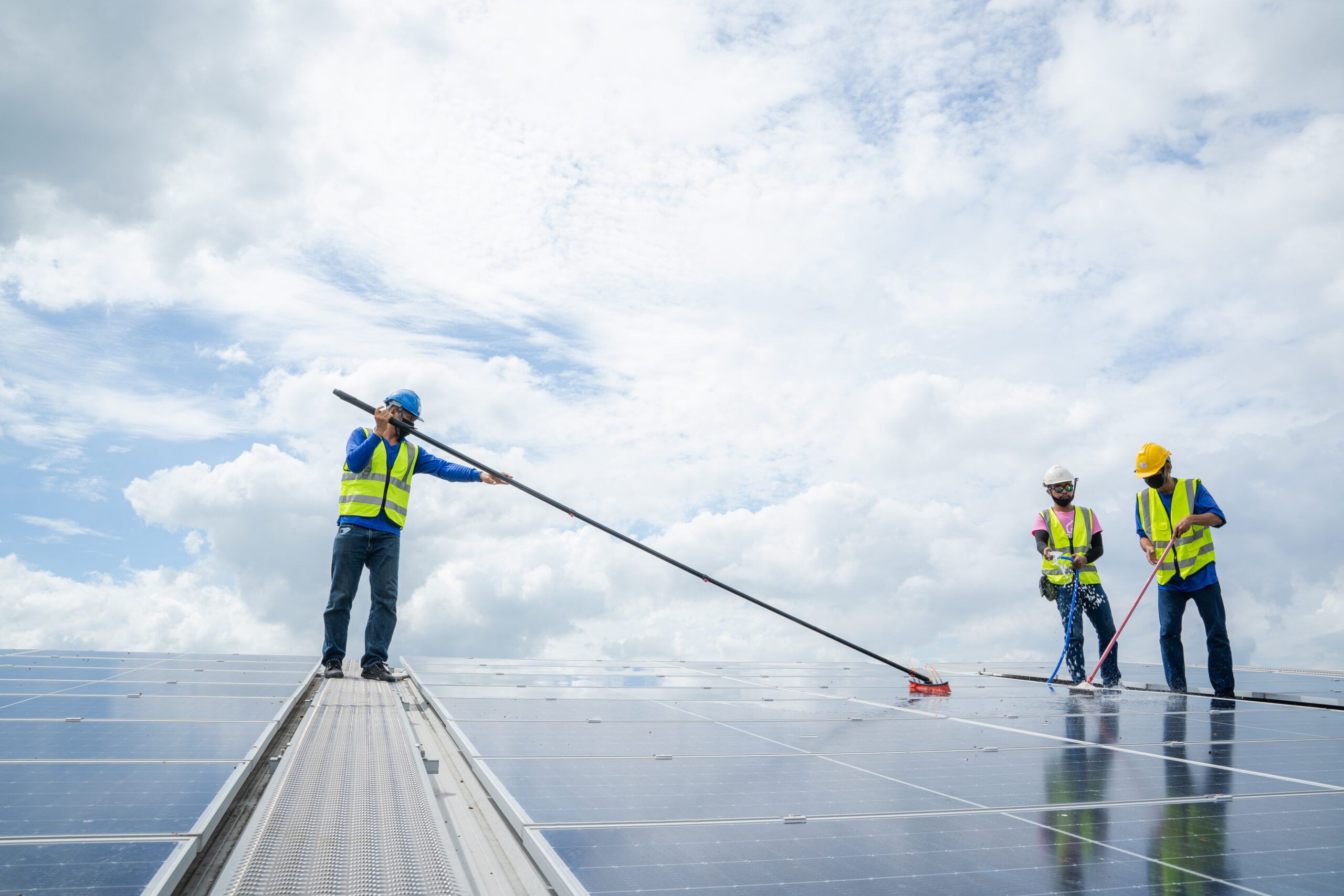 Reinigung Photovoltaikanlagen LSGmbH